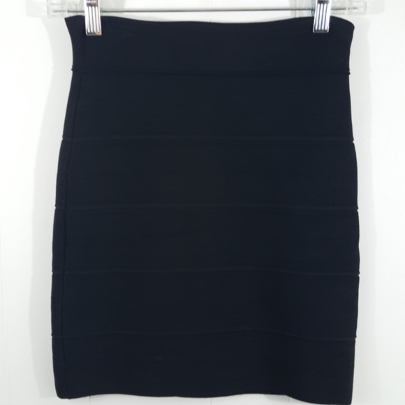 BCBG MAXAZRIA SAMONE  POWER SKIRT...💗 - Picture 3 of 5